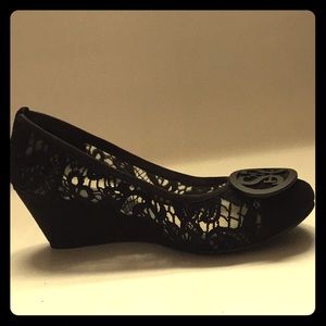 High Quality Embroidered Small Wedge